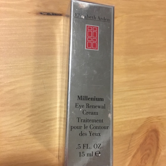 Elizabeth Arden Other - ✴️SALE✴️ Elizabeth Arden eye cream